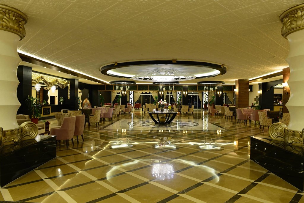 Lake & River Side Hotel & Spa: Лобби