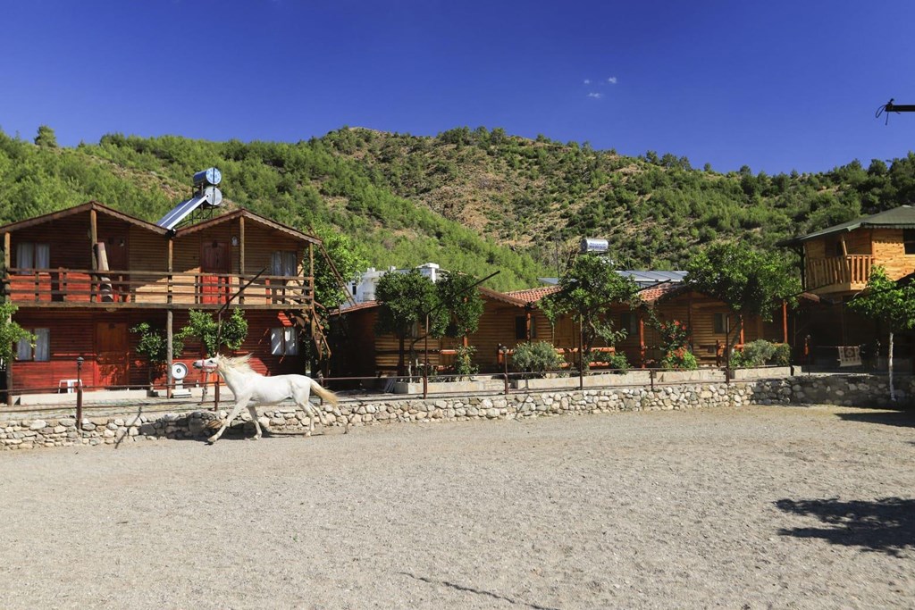 Oranj Ranch Hotel