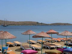 Sky Life Bodrum Hotel: Пляж рядом с отелем - photo 7