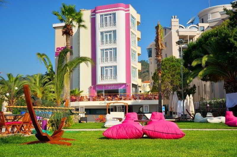 Dora Beach Hotel: Территория отеля