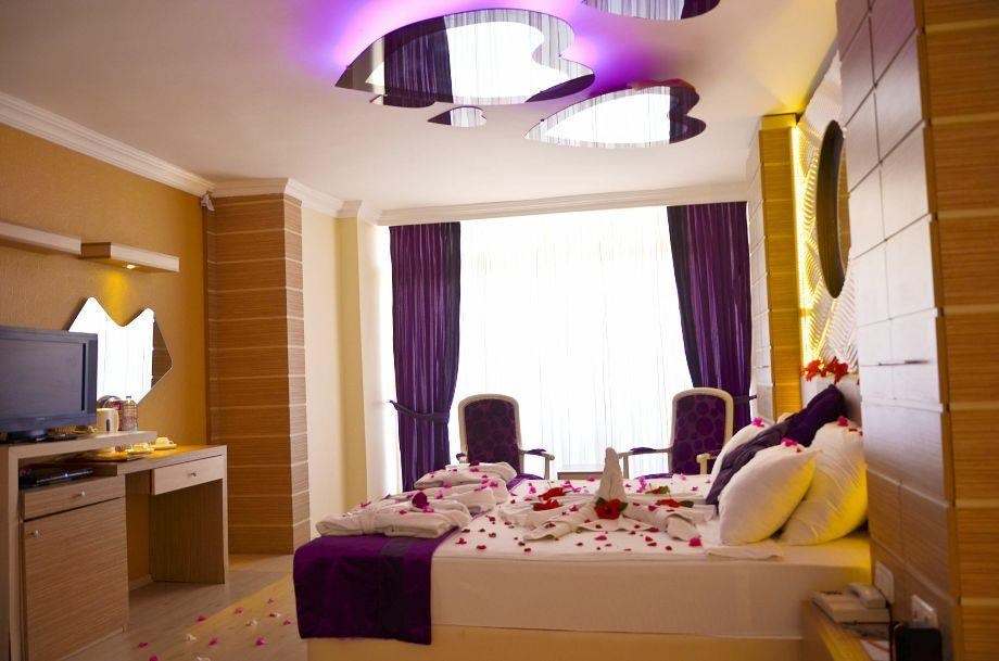 Dora Beach Hotel: Номер Romance Purple