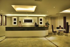 Dora Beach Hotel: Ресепшен - photo 7