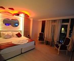 Dora Beach Hotel: Номер Romance Red