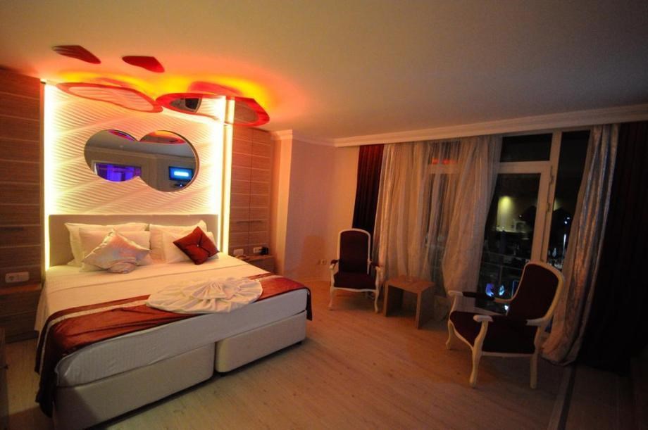 Dora Beach Hotel: Номер Romance Red