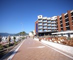 Mehtap Beach Hotel: Променад