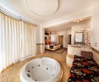 Golden Life Heights Hotel: Grand Suite With Jakuzzi