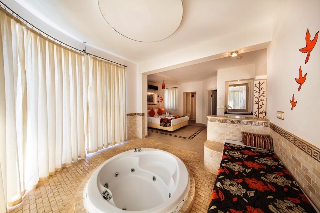 Golden Life Heights Hotel: Grand Suite With Jakuzzi