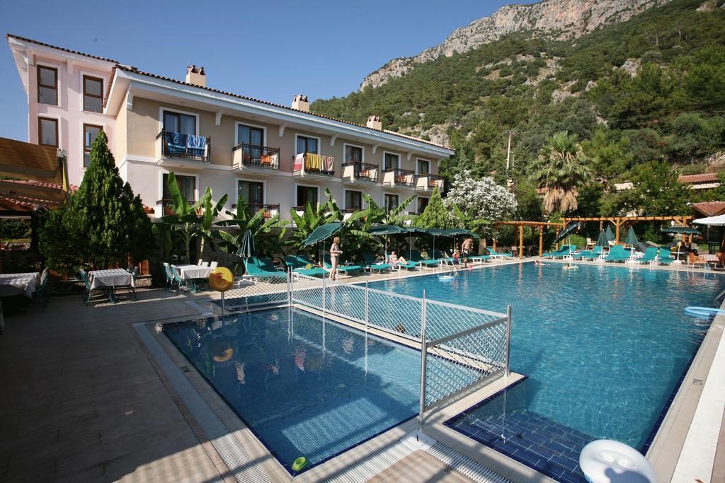 Perdikia Beach Hotel