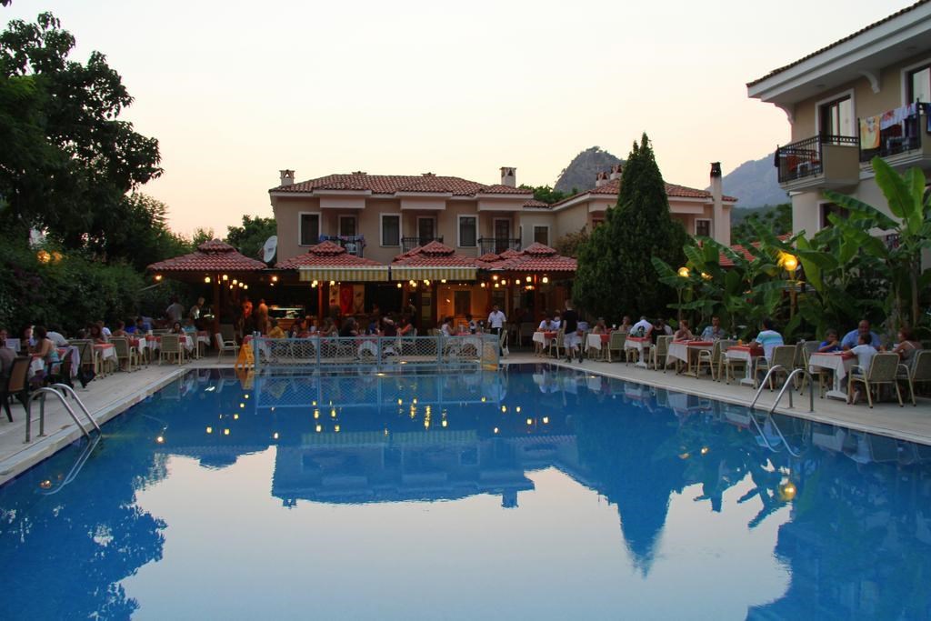 Perdikia Beach Hotel: Открытый бассейн