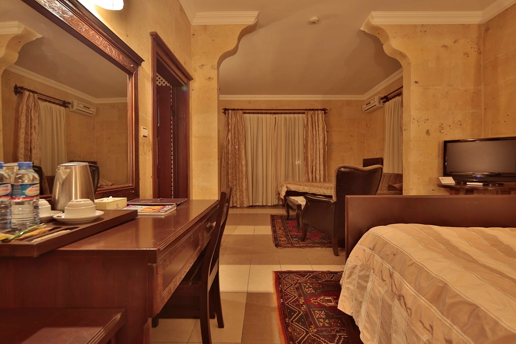 Royal Stone Houses: Room TRIPLE DELUXE WITH BALCONY