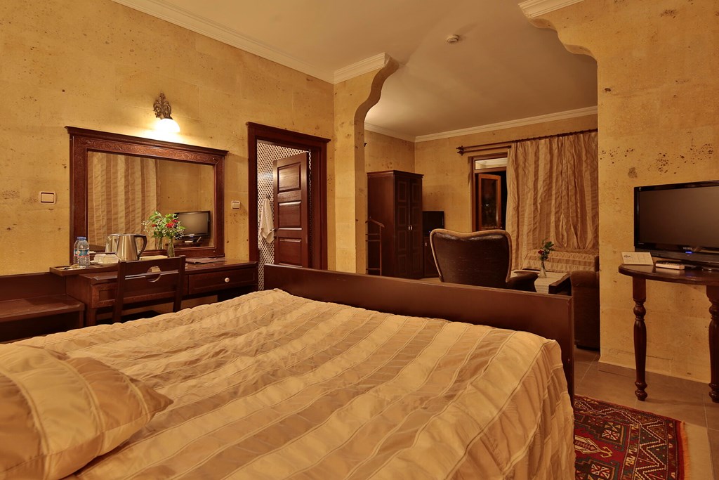 Royal Stone Houses: Room TRIPLE DELUXE WITH BALCONY