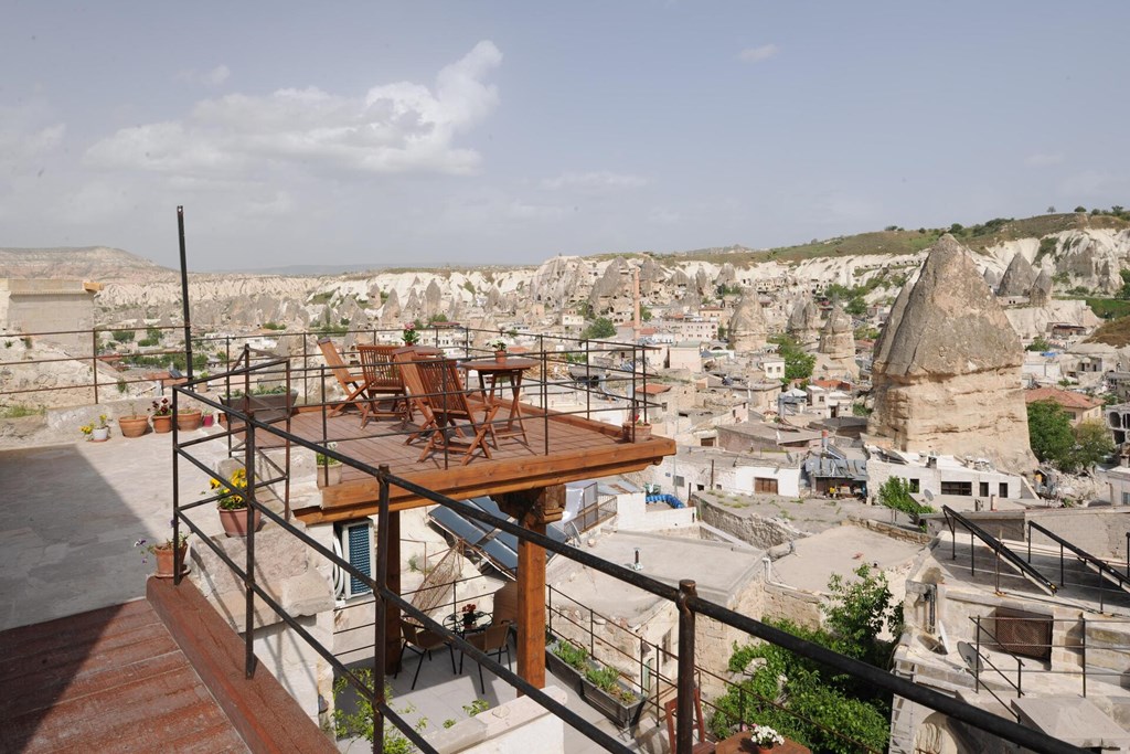 Aydinli Cave House Hotel: Terrace