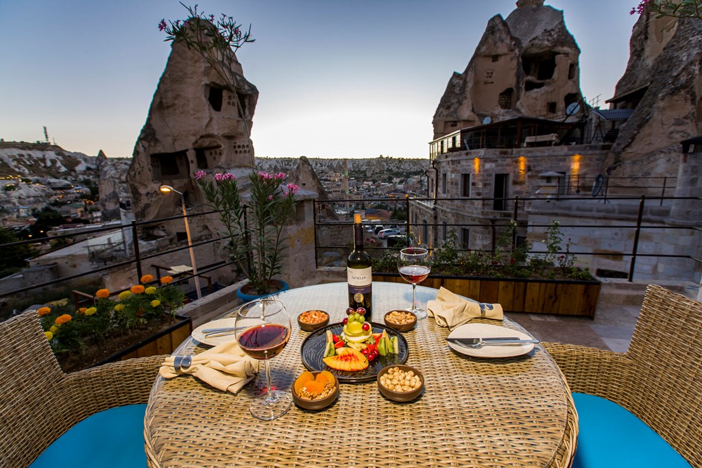 Imperial Cave Suites Hotel & Spa: Terrace