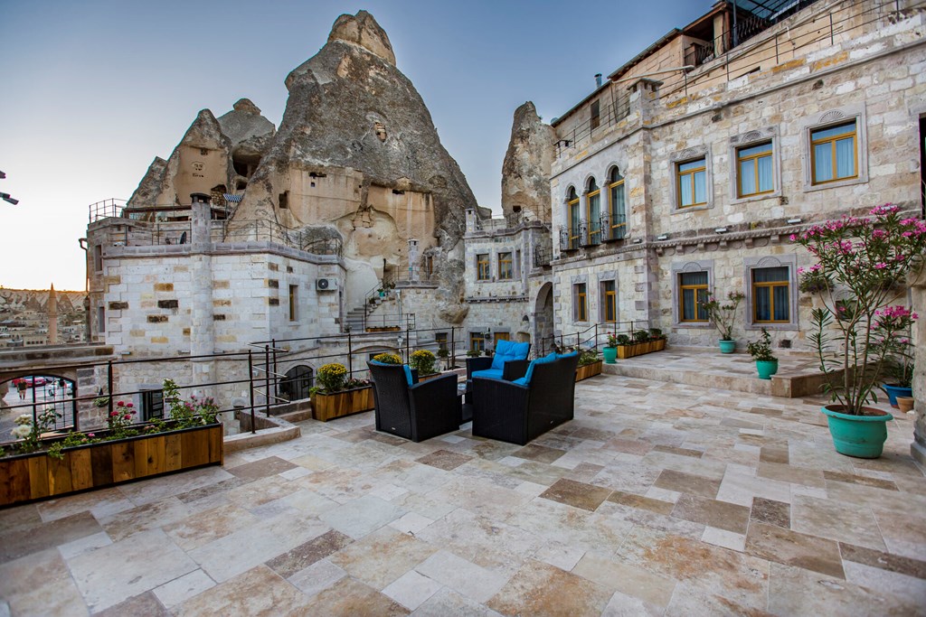 Imperial Cave Suites Hotel & Spa: Terrace