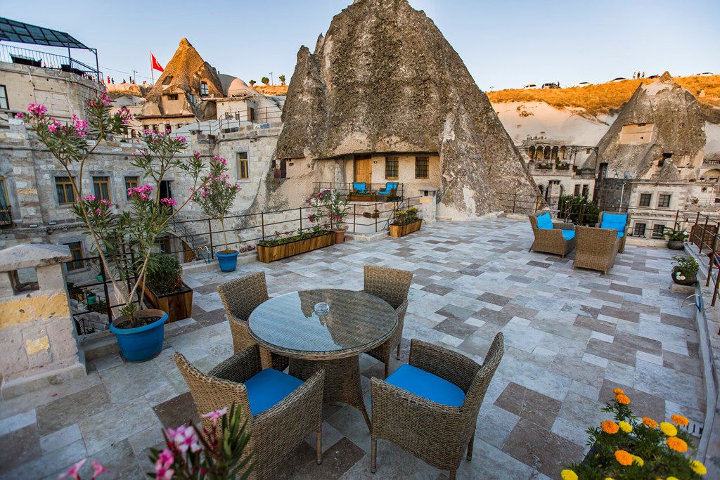 Imperial Cave Suites Hotel & Spa: Terrace