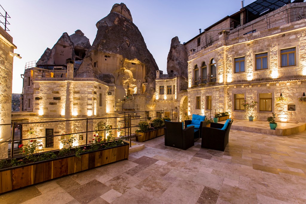 Imperial Cave Suites Hotel & Spa: Terrace