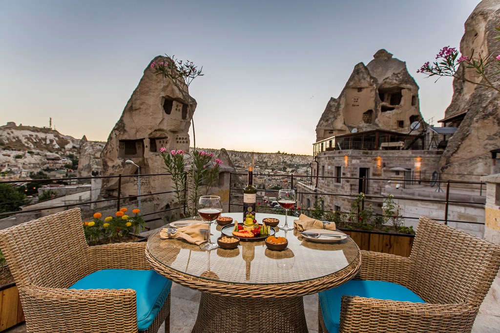 Imperial Cave Suites Hotel & Spa: Terrace