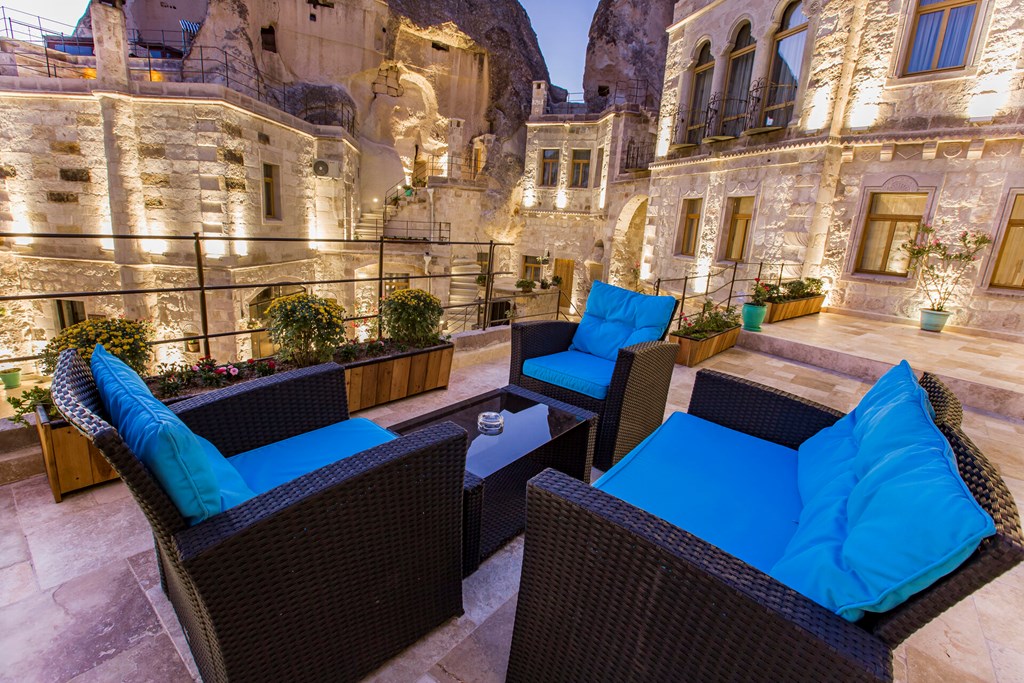 Imperial Cave Suites Hotel & Spa: Terrace