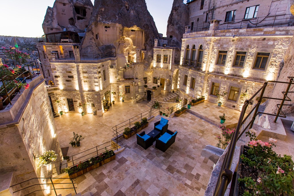 Imperial Cave Suites Hotel & Spa: Terrace