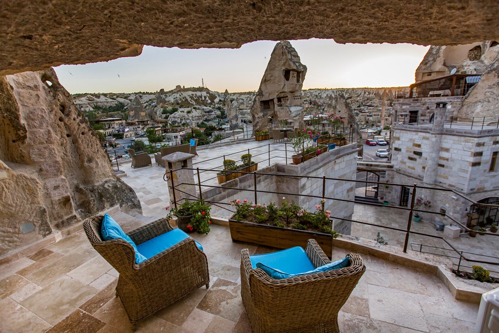 Imperial Cave Suites Hotel & Spa: Terrace