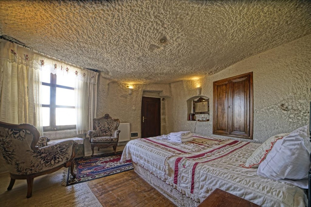 VILLAGE CAVE HOUSE HOTEL