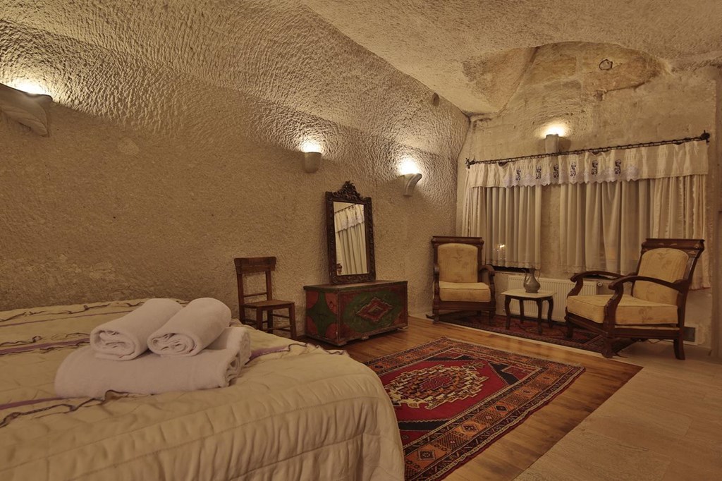 VILLAGE CAVE HOUSE HOTEL