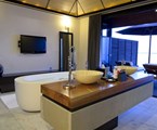 Lily Beach Resort & Spa at Huvahendhoo: Room