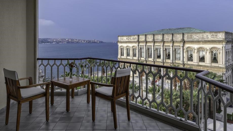 Ciragan Palace Kempinski: Номер Superior Bosphorus View
