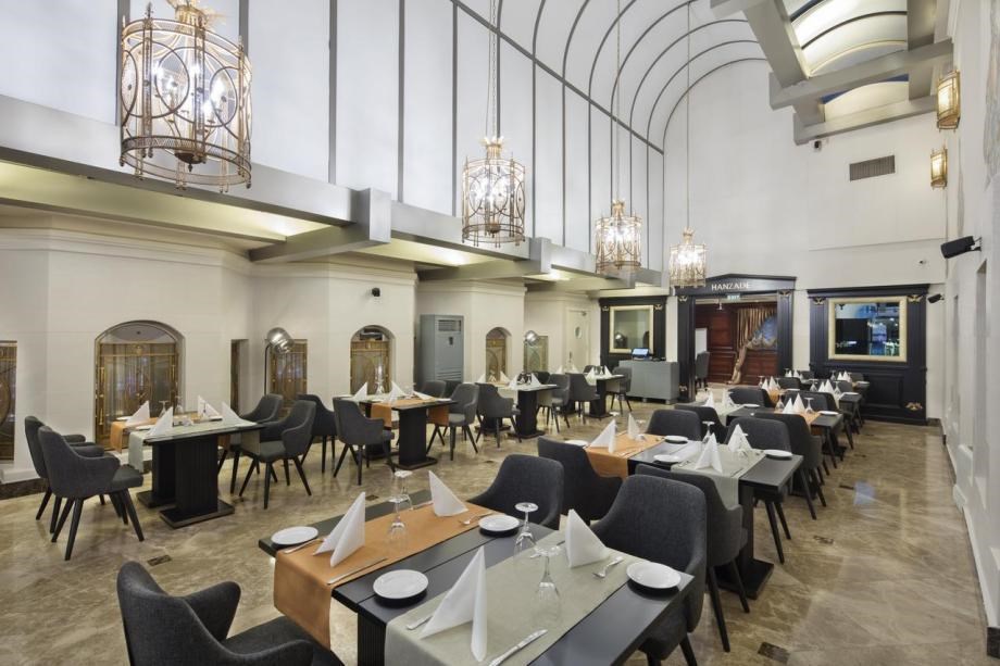 Istanbul Crowne Plaza Old City: Ресторан