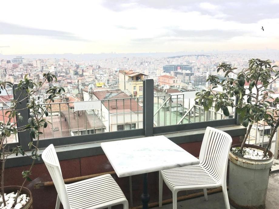 Faros Otel Taksim: Терраса