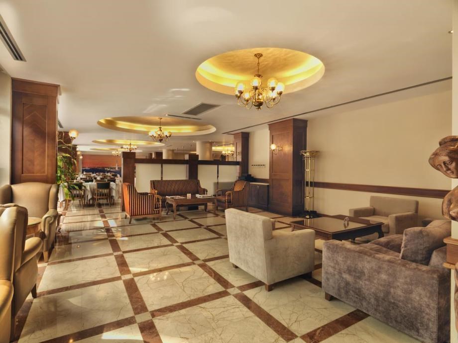 Taksim Metropark Hotel: Территория отеля