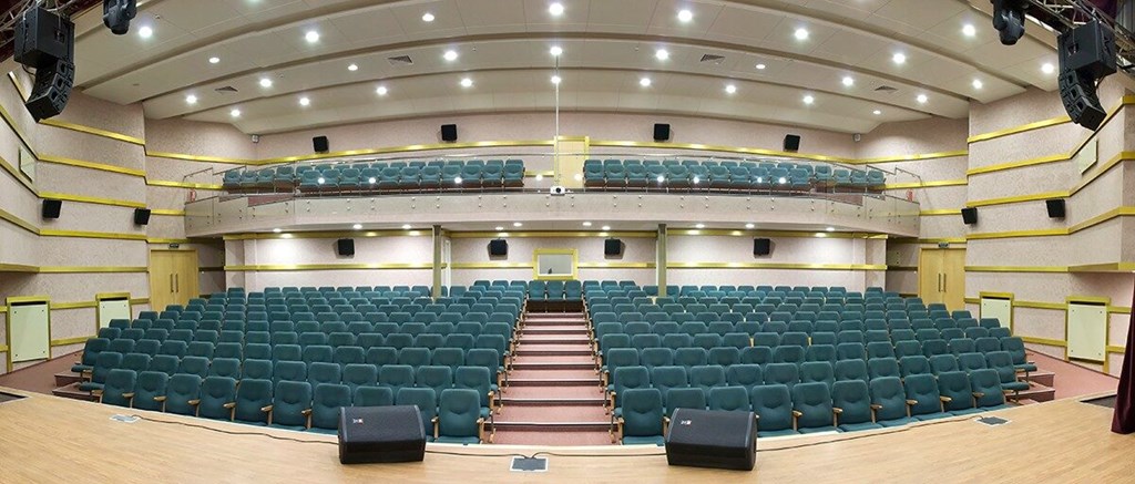 Belokurikha: Киноконцертный зал