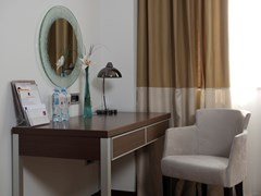 In Hotel Belgrade: Room - photo 19