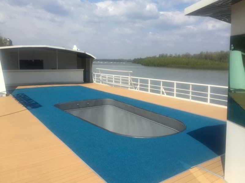 Compass River City Botel: Pool