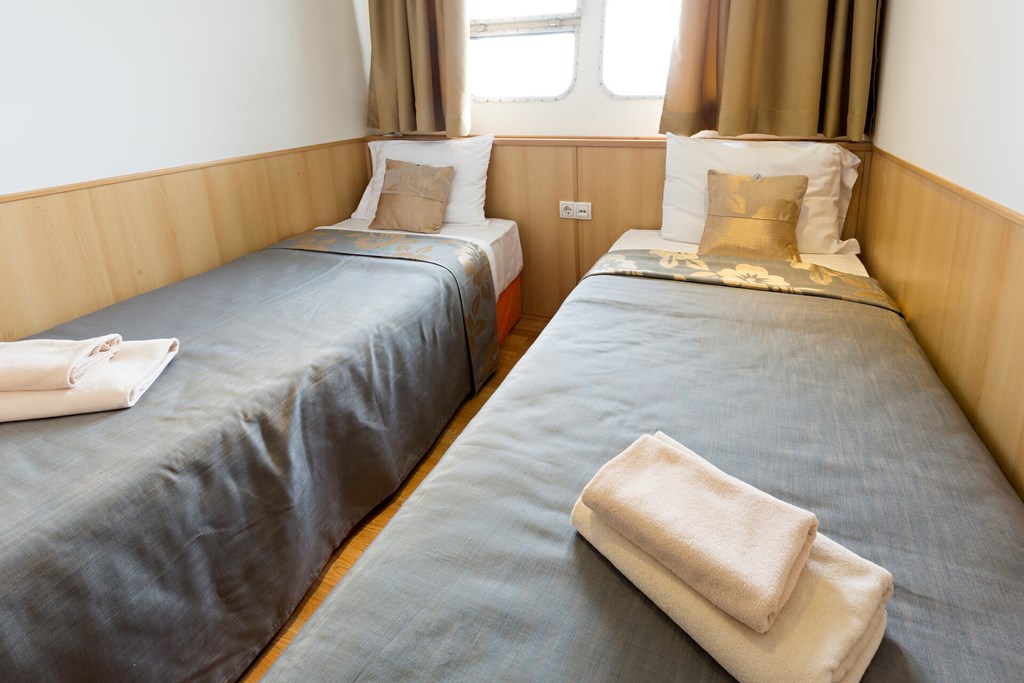 Compass River City Botel: Room