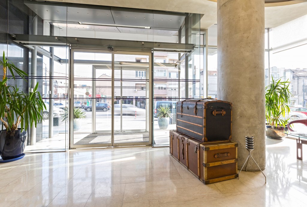 Golden Tulip Zira Belgrade: Lobby