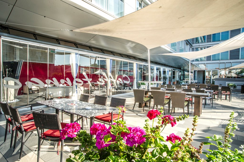 Golden Tulip Zira Belgrade: Terrace