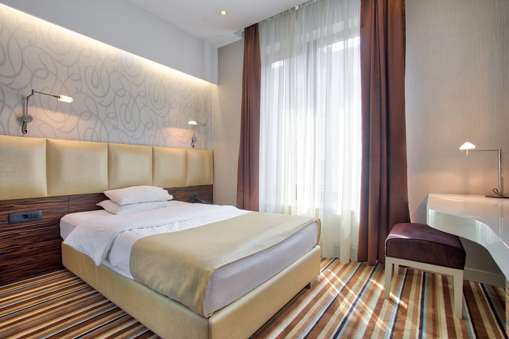 Crystal Hotel Belgrade: Room SINGLE QUEEN SIZE BED