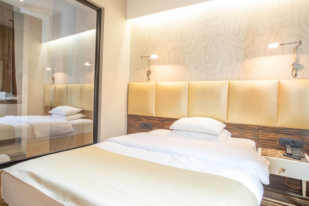 Crystal Hotel Belgrade: Room SINGLE QUEEN SIZE BED