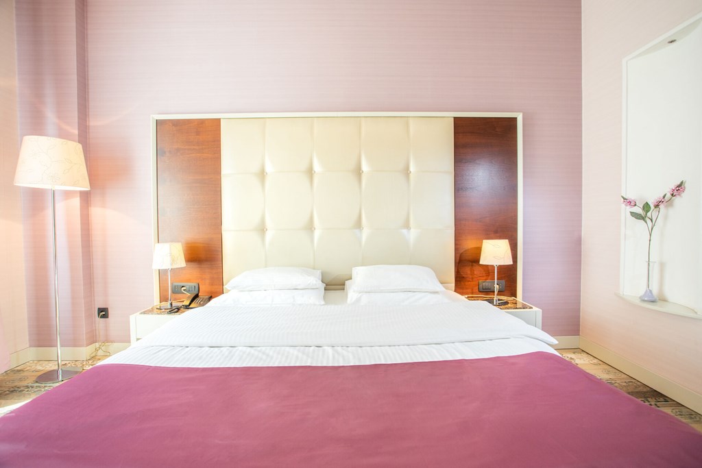 Crystal Hotel Belgrade: Room DOUBLE DELUXE KING BED