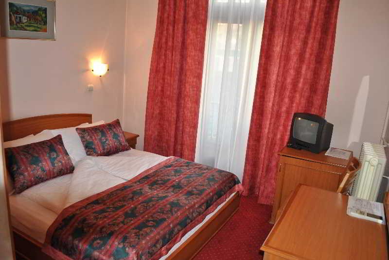 Hotel Kasina: Room