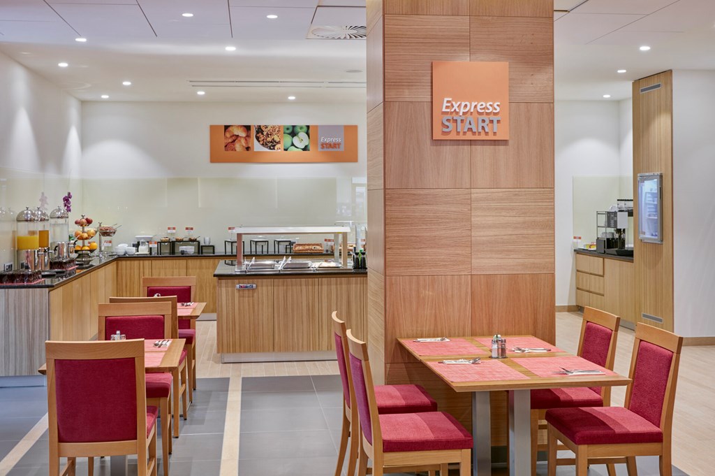 Holiday Inn Express Belgrade-City: Restaurant