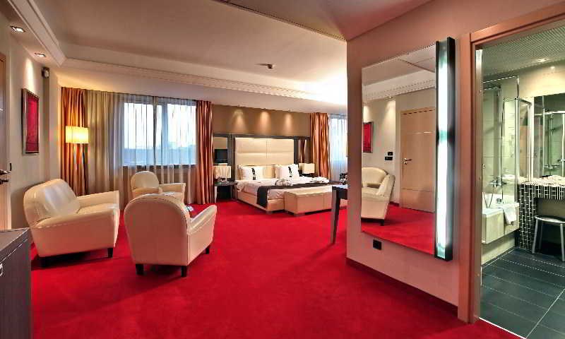 Holiday Inn Belgrade: Room