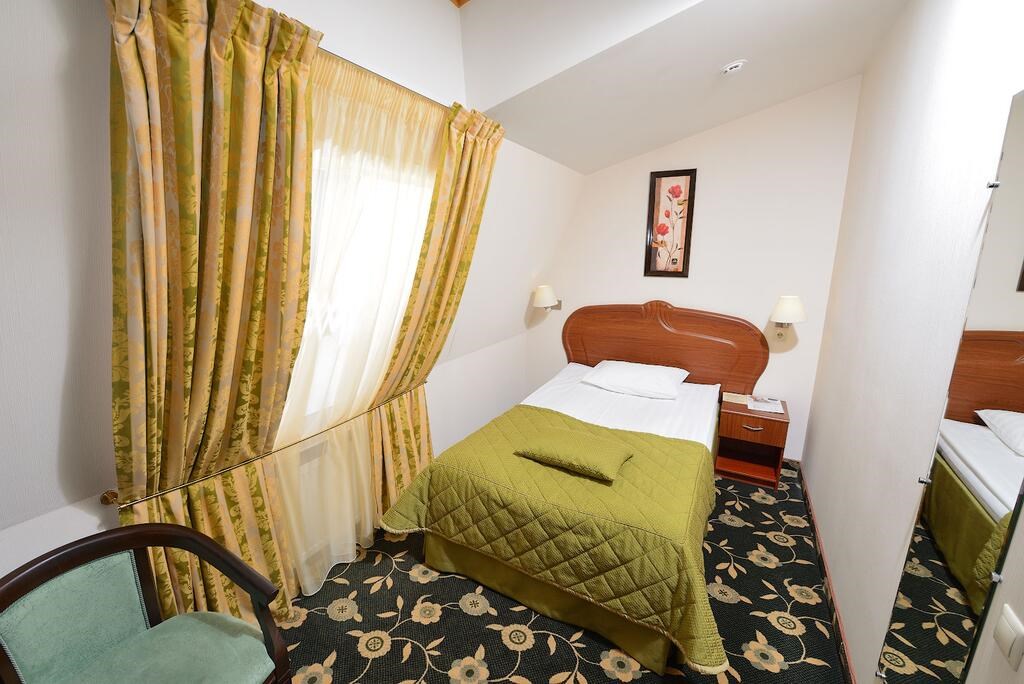 Cronwell Inn Stremyannaya Hotel