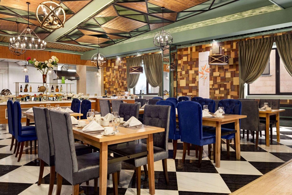 Ramada by Wyndham Shymkent: Restaurant