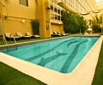 Arabian Courtyard Hotel & Spa: Pool