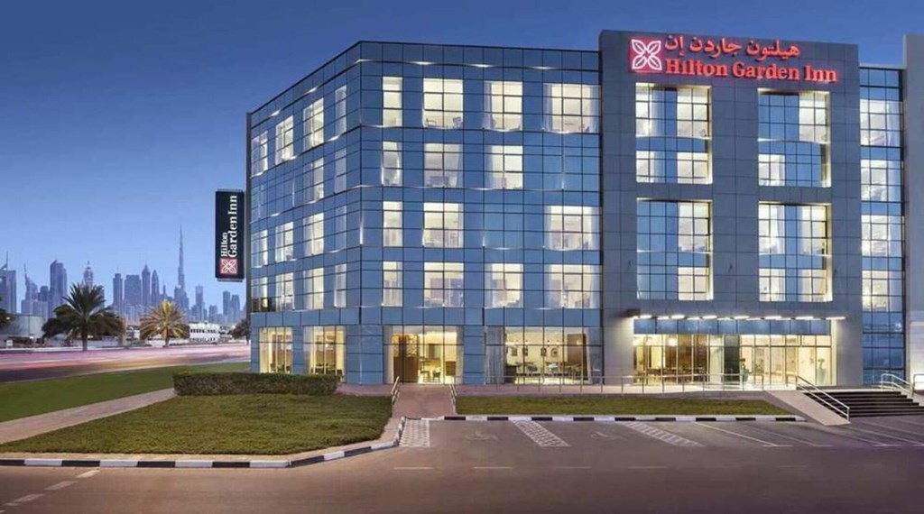 Hilton Garden Inn Dubai Al Mina: Hotel exterior