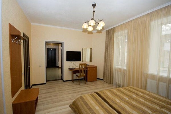 Grand Viktoriya (Dombaj) Otel`: Полулюкс