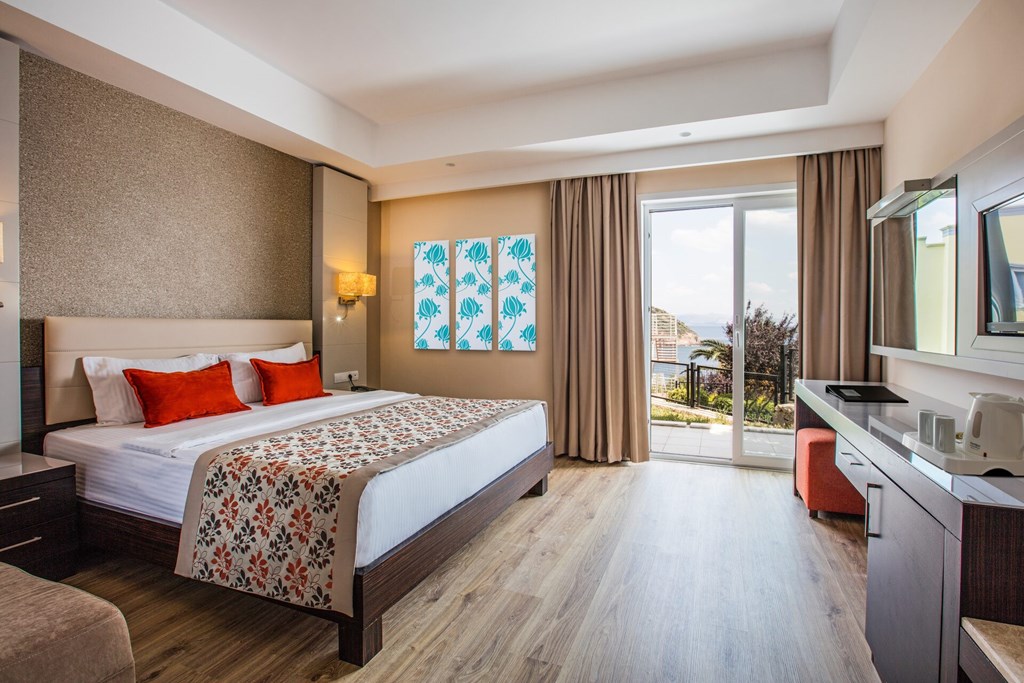 Aria Claros Beach Resort Spa: Room FAMILY ROOM CLUB LAND VIEW