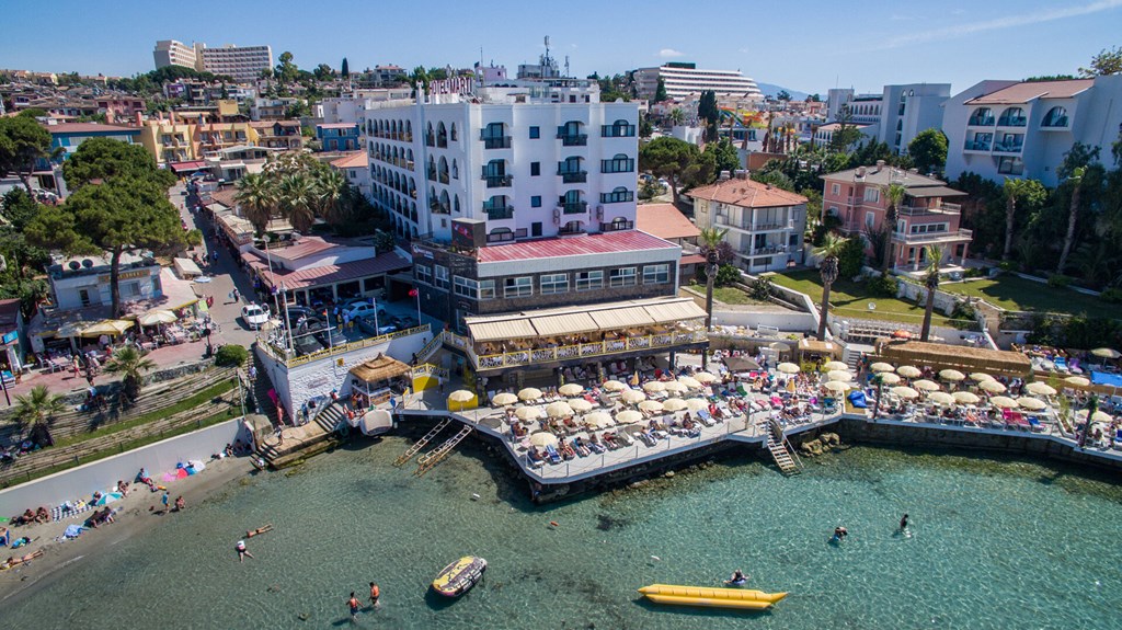 Marti Beach Hotel: Bar